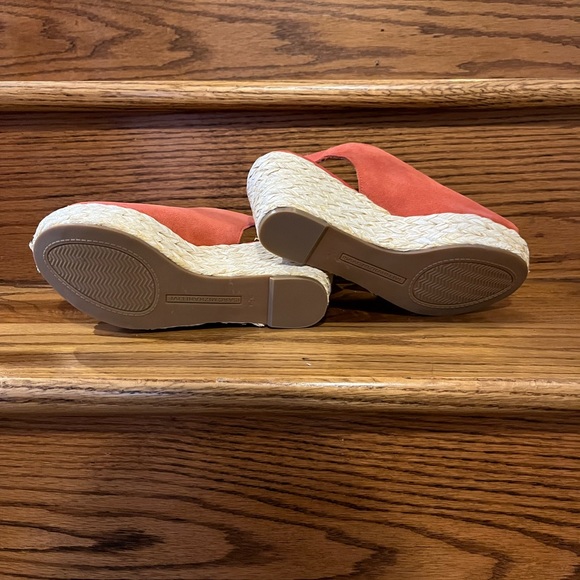 Isaac Mizrahi Open Toed Suede Leather Sandals Size 6.5 Wide - Picture 8 of 9